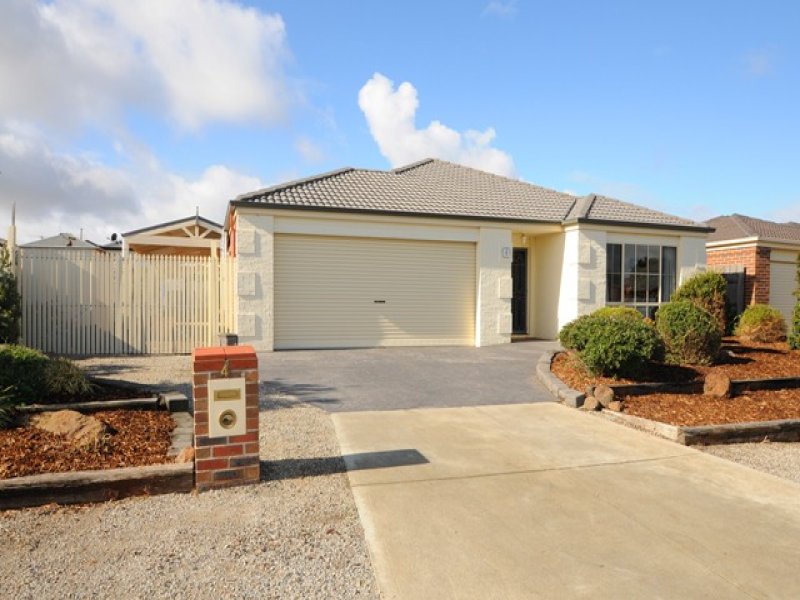 4 Brookville Avenue, Werribee, Vic 3030 Property Details