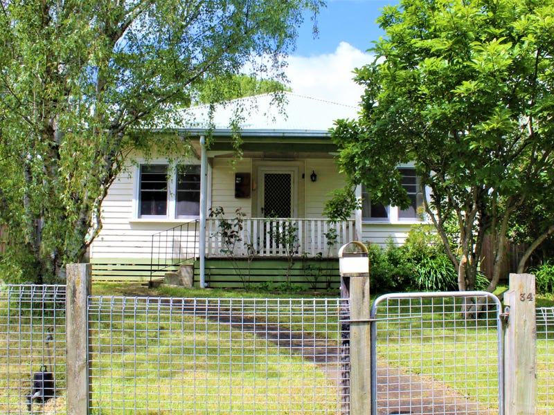 34 Young Street, Drouin, VIC 3818