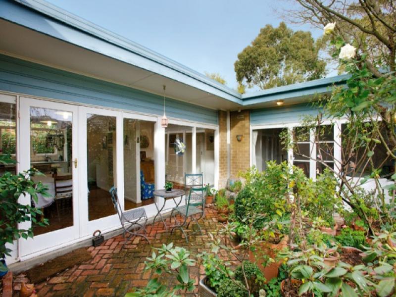 11 Mudgee Street, Burwood East, VIC