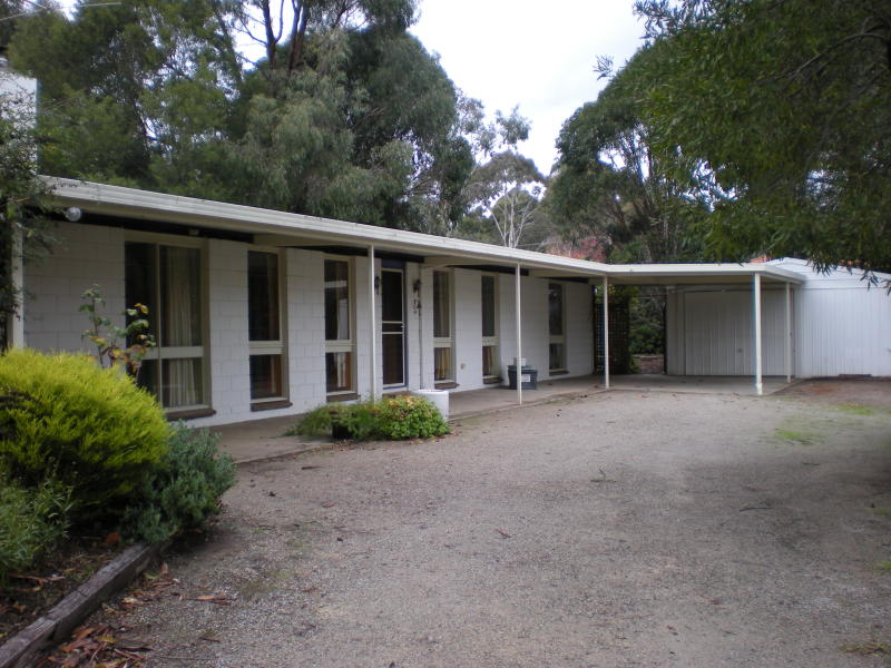 32 Ashbourne Road, Woodend, Vic 3442 Property Details