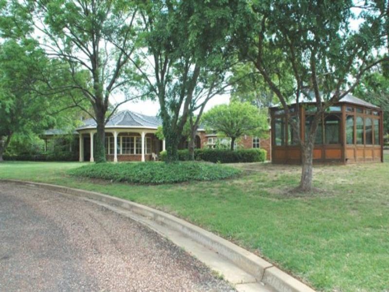 11 Pine Knoll Drive, Dubbo, NSW 2830