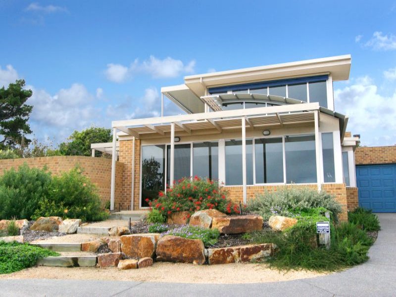 4 Two Bays Cres, Mount Martha, VIC 3934