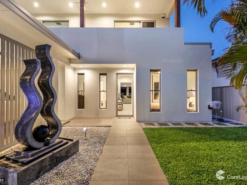 9 Plover Avenue, Paradise Point, QLD 4216