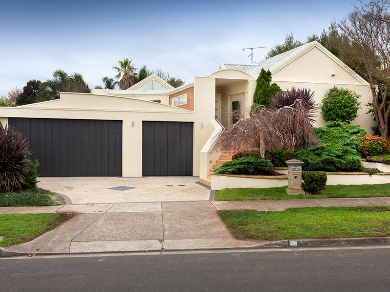 24 Edrington Park Drive, Berwick, Vic 3806 Property Details