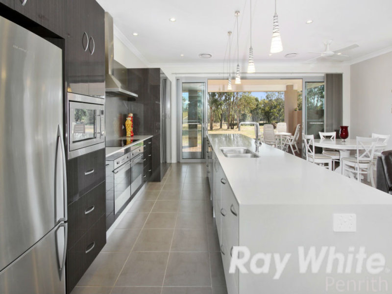 42 Twin Creeks Drive, Luddenham, NSW 2745 Property Details