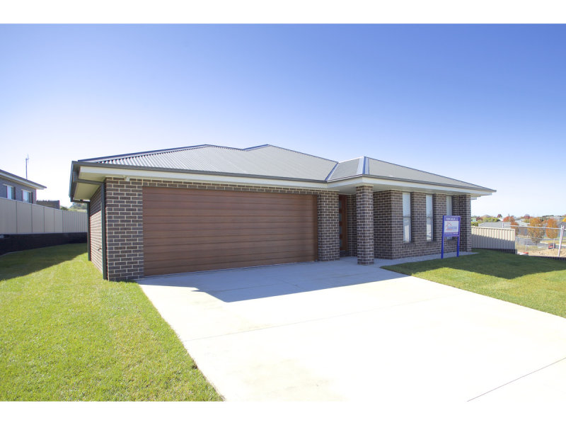 8 Cheviot Drive, Kelso, NSW 2795 Property Details