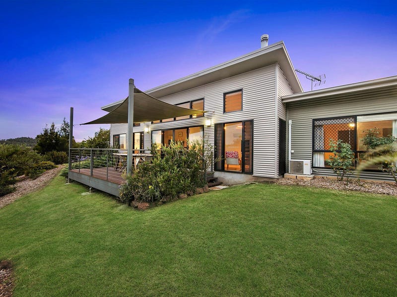 8 Fawn Grove Drive, Glenvale, Qld 4350 Property Details