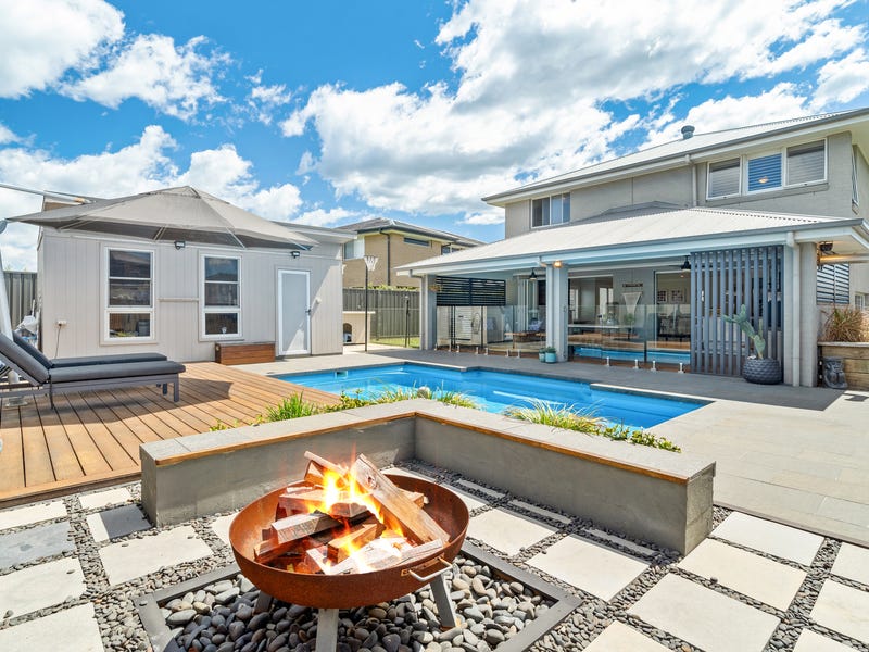 18 Plover Street, Fern Bay, NSW 2295