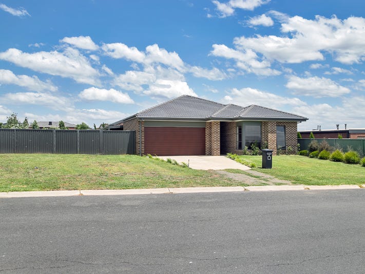 4 Windermere Way, Cardigan Village, VIC 3352