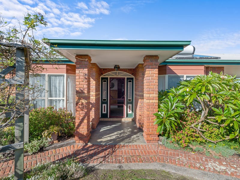 18 Periwinkle Drive, Lakes Entrance, VIC 3909