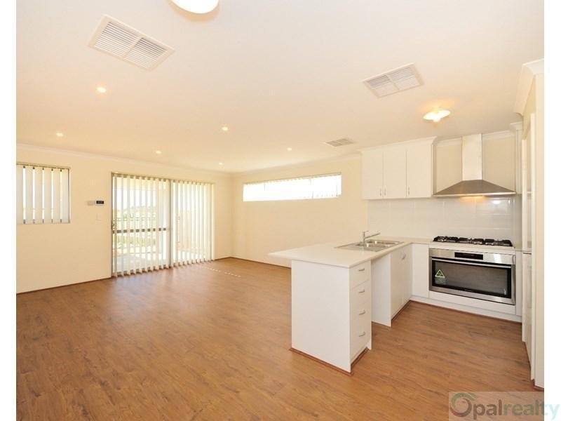 21 Benalla Way, Lakelands, WA 6180 Property Details