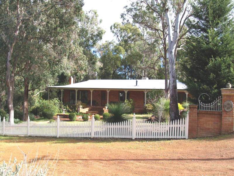 857 Brookton Highway, Roleystone, WA 6111 Property Details