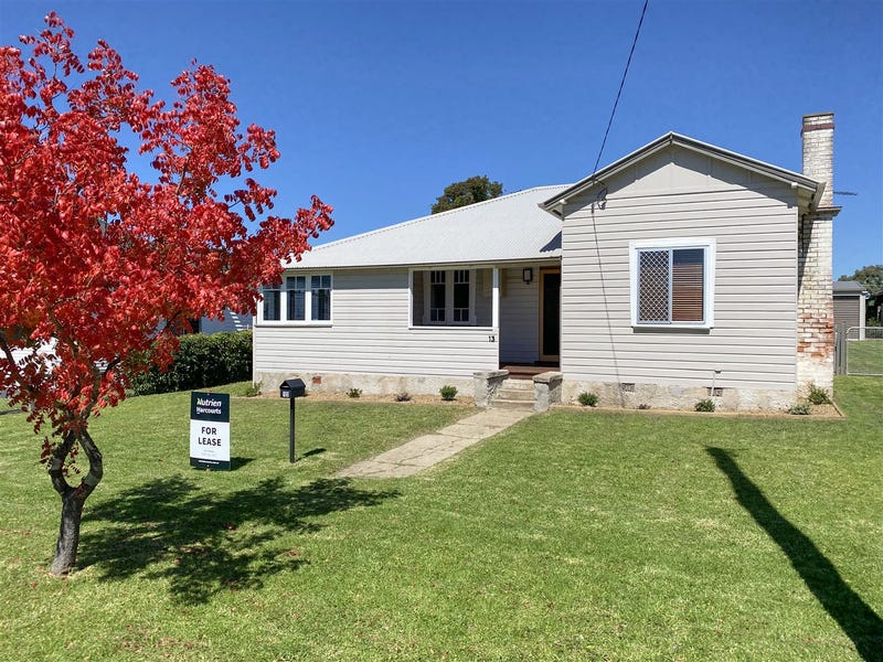 13 Molesworth Street, Tenterfield, NSW 2372