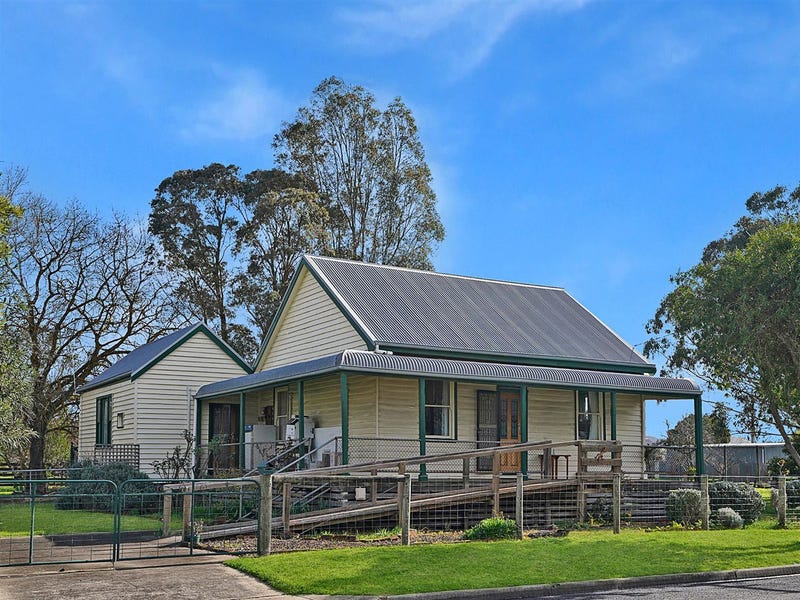 45 McPherson, Casterton, Vic 3311 Property Details