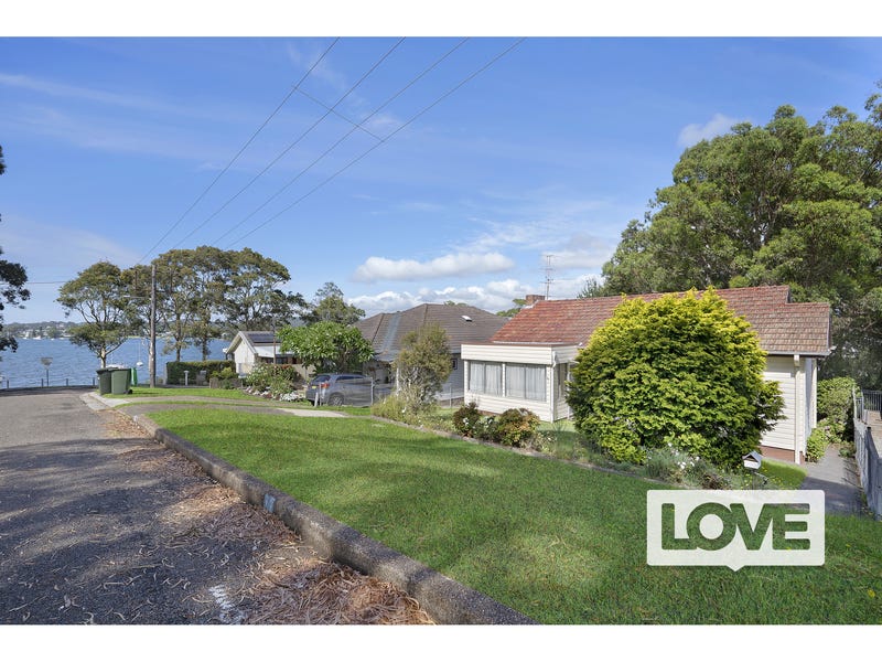 17 Hely Avenue, Fennell Bay, NSW 2283