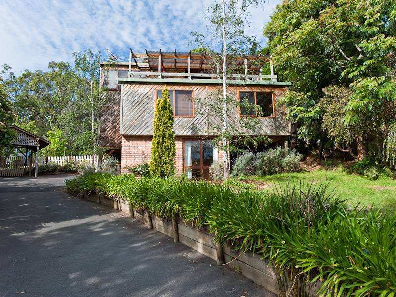 2 Avoca Street, Lindisfarne, Tas 7015 Property Details
