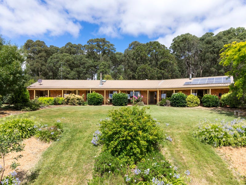 34 Reserve Road E, Mount Egerton, VIC 3352
