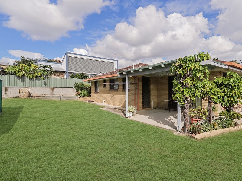 235 Brighton Road, Sandgate, QLD 4017