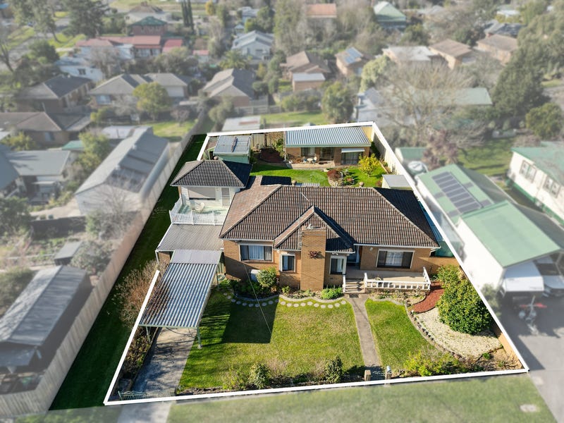 4 Walker Street, Healesville, Vic 3777 Property Details