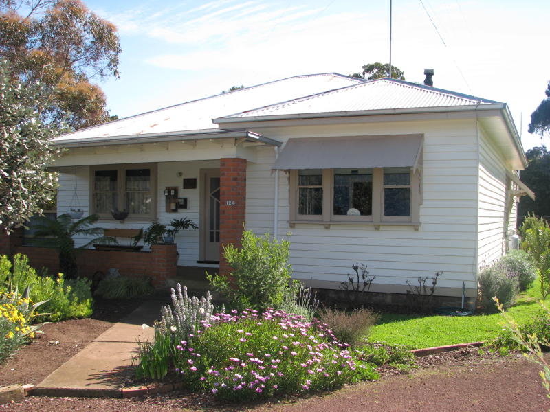 124 Bell Street, Penshurst, VIC 3289