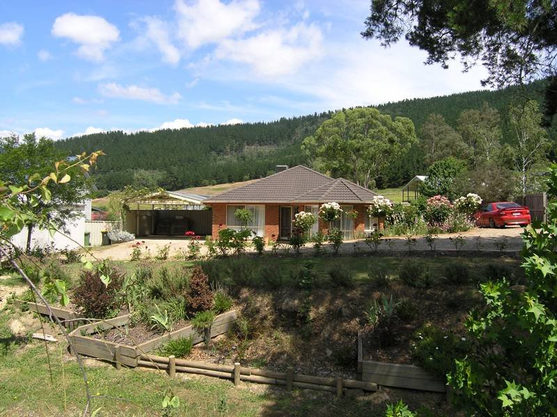 17 Mount Porepunkah Rd, Bright, Vic 3741 Property Details