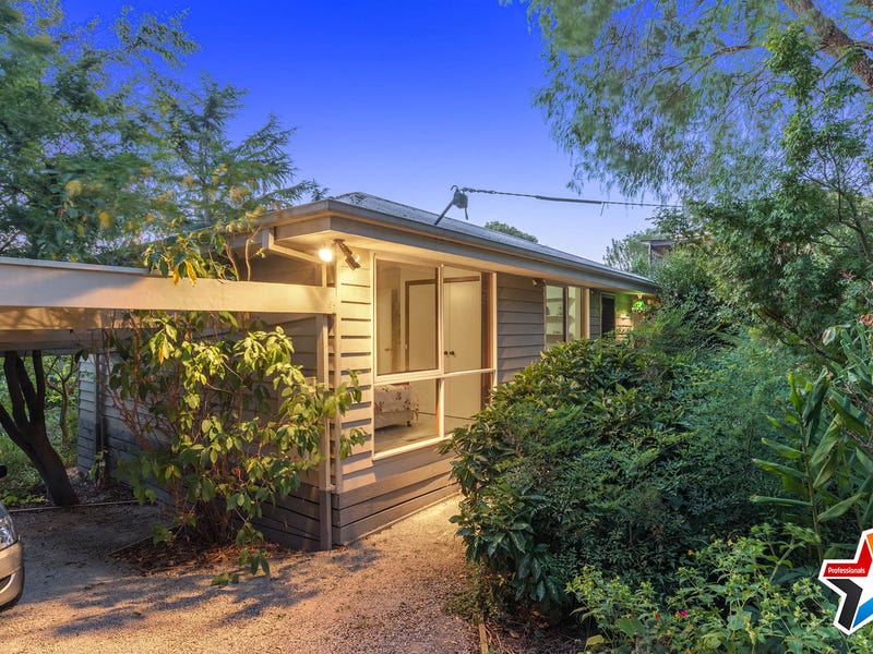 3 Edward Road, Chirnside Park, VIC 3116