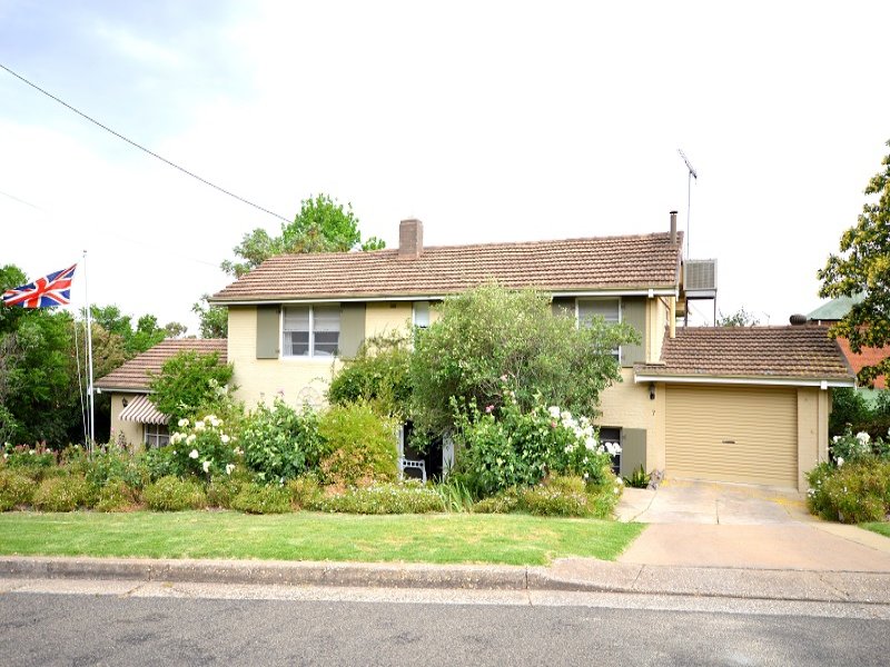 7 Carleton Street, Cowra, NSW 2794