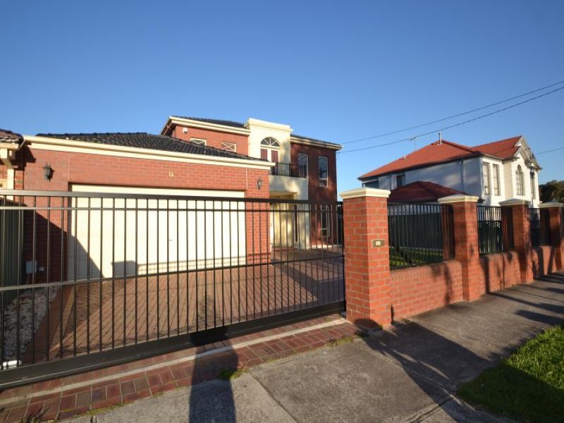 8 Plumpton Avenue, Oak Park, VIC 3046