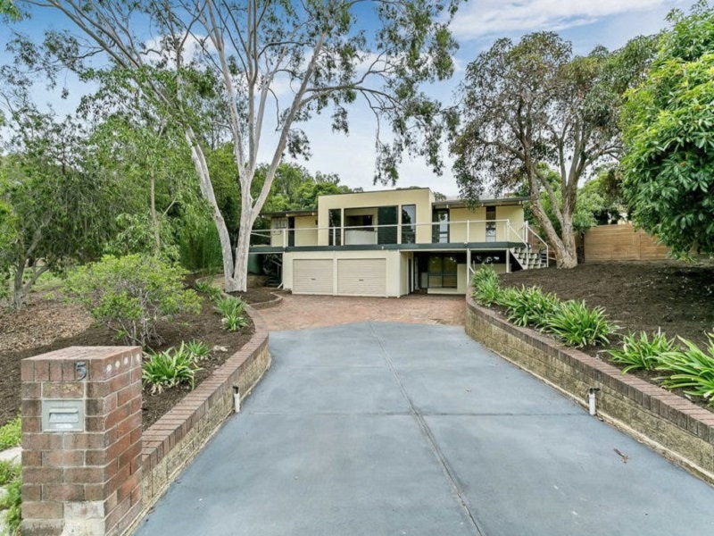 5 Holmes Court, Flagstaff Hill, SA 5159