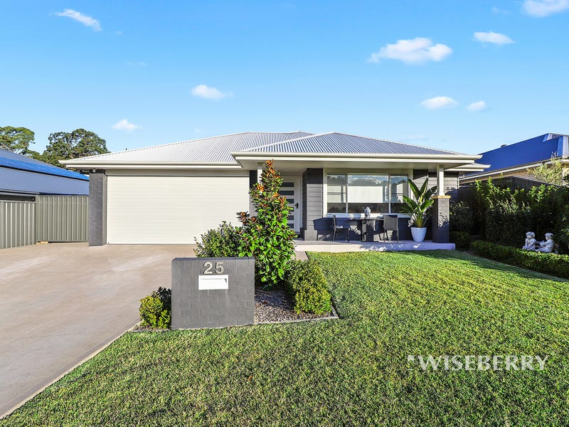25 Rosemeadow Drive, Gwandalan, NSW 2259 Property Details