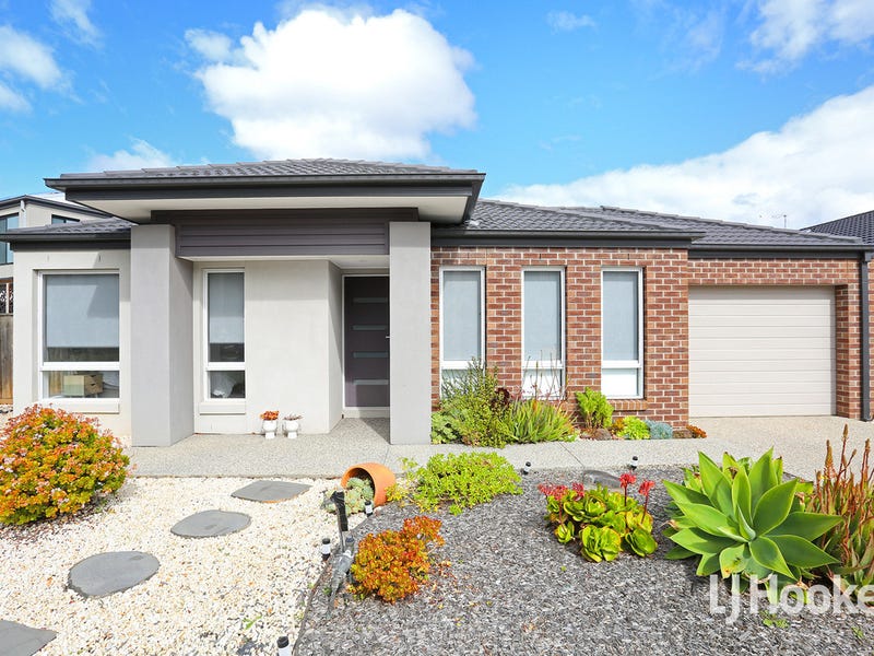 98 Waterhaven Boulevard, Point Cook, Vic 3030