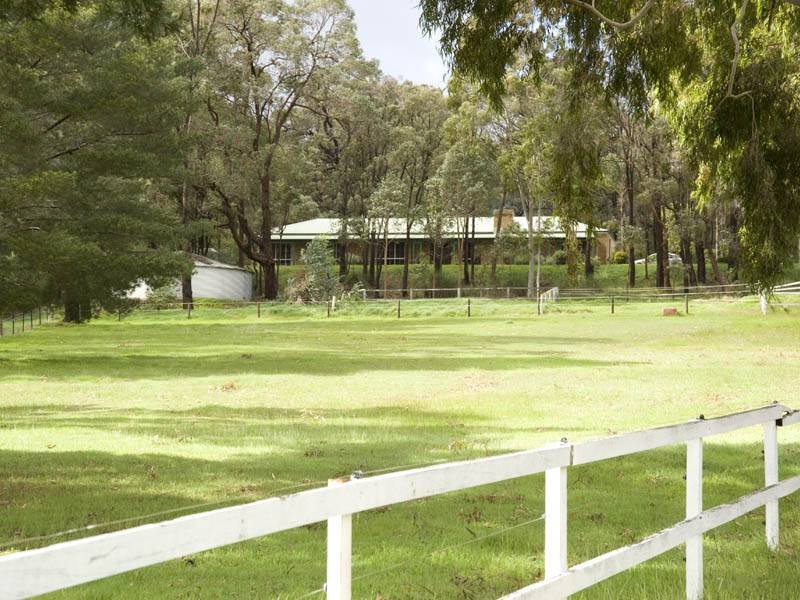 40 Waterford Drive, Gidgegannup, WA 6083 Property Details