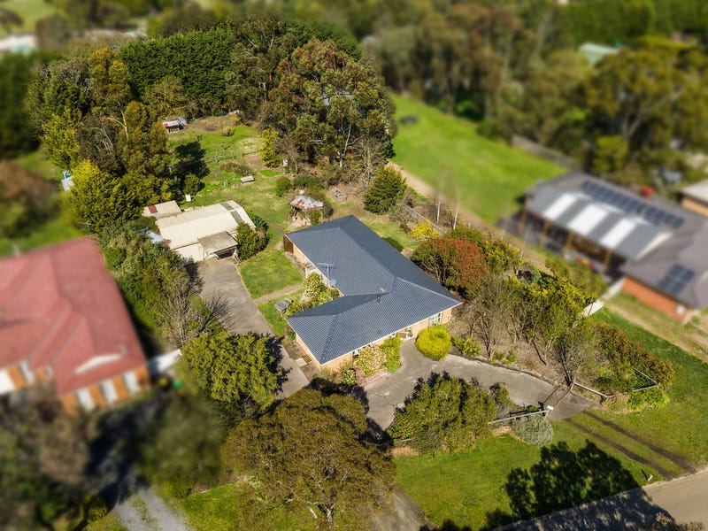 30 Ewing Drive, Romsey, Vic 3434 Property Details