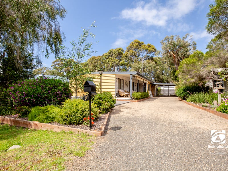 9 Eleventh Parade, Raymond Island, VIC 3880