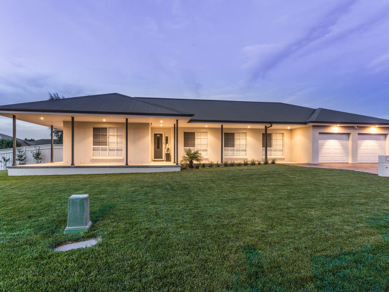 8 Roselawn Drive, Orange, NSW 2800 Property Details