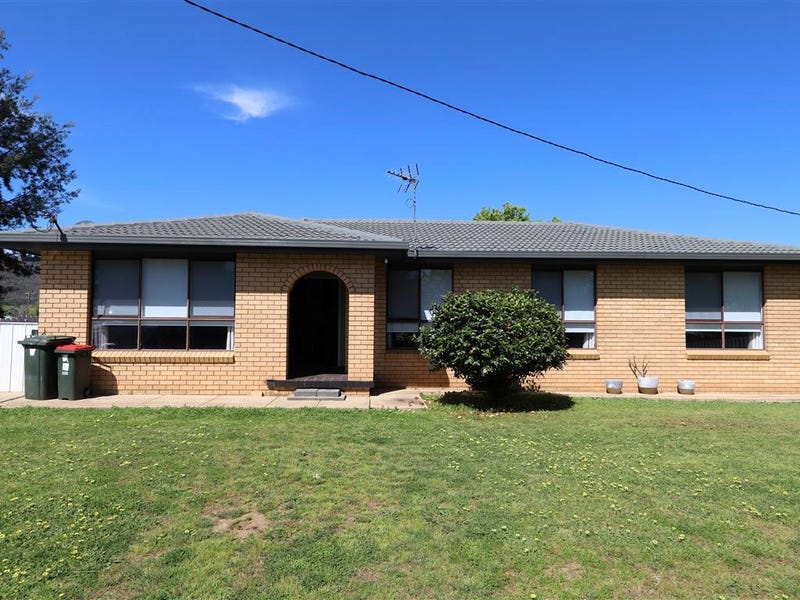 11 Lockhart Street, Adelong, NSW 2729 Property Details