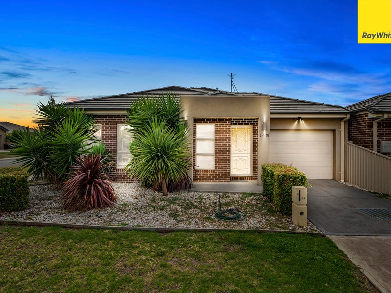 2/18 Pangbourne Avenue, Harkness, Vic 3337 Property Details