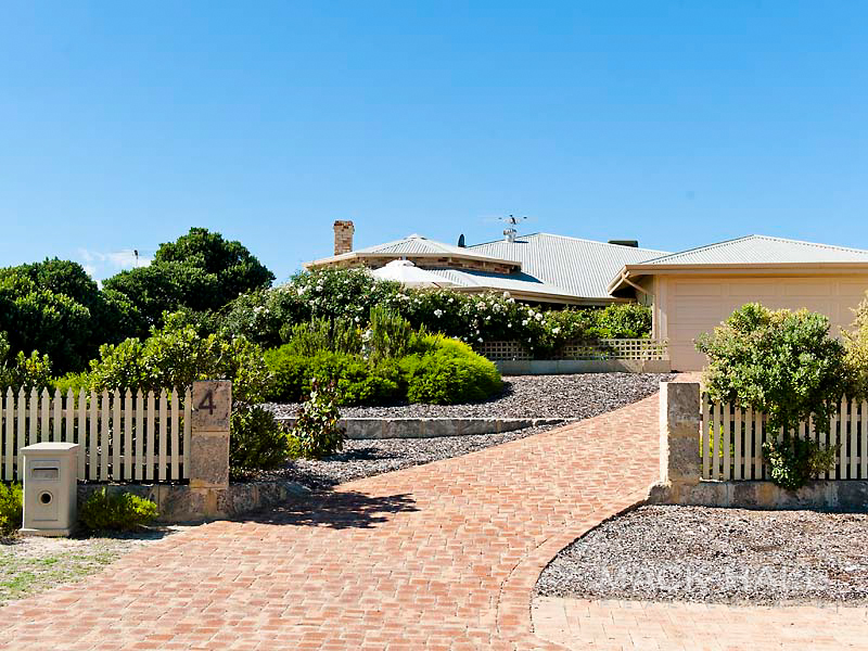 4 Madeleine Court, Two Rocks, WA 6037
