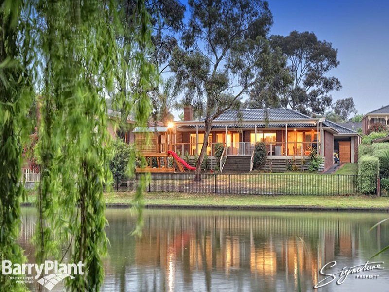 9 Lakeside Boulevard, Rowville, Vic 3178 Property Details
