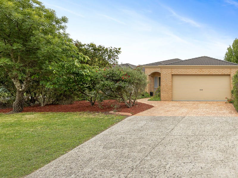 54 Stirling Drive, Lake Gardens, VIC 3355