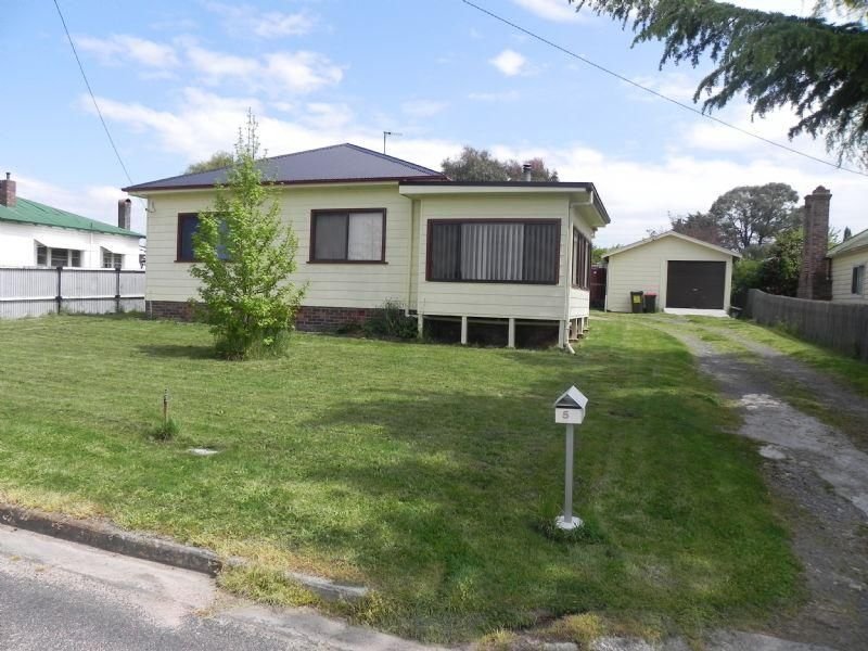 5 BLIGH Avenue, Uralla, NSW 2358 Property Details