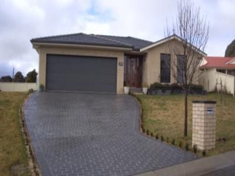 32 Barry Place, Crookwell, NSW 2583 Property Details