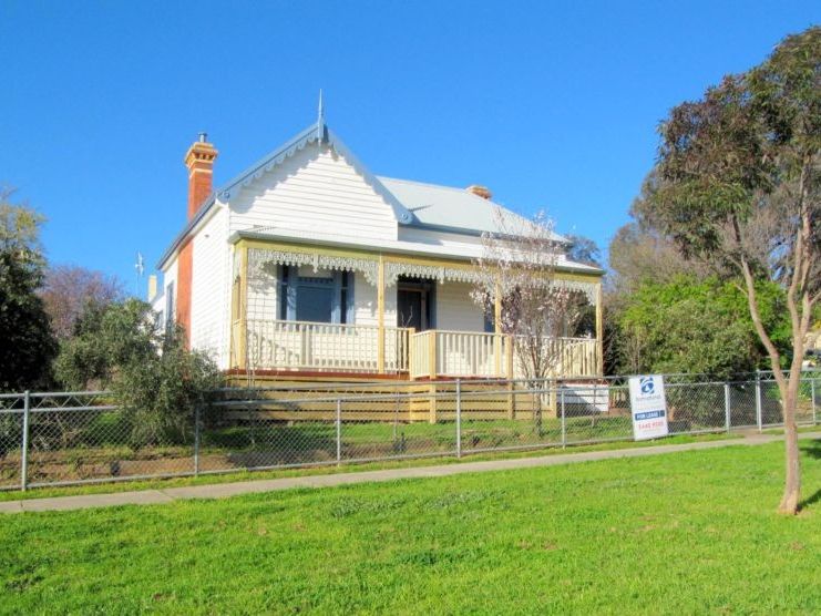 16 Black Street, Long Gully, VIC 3550