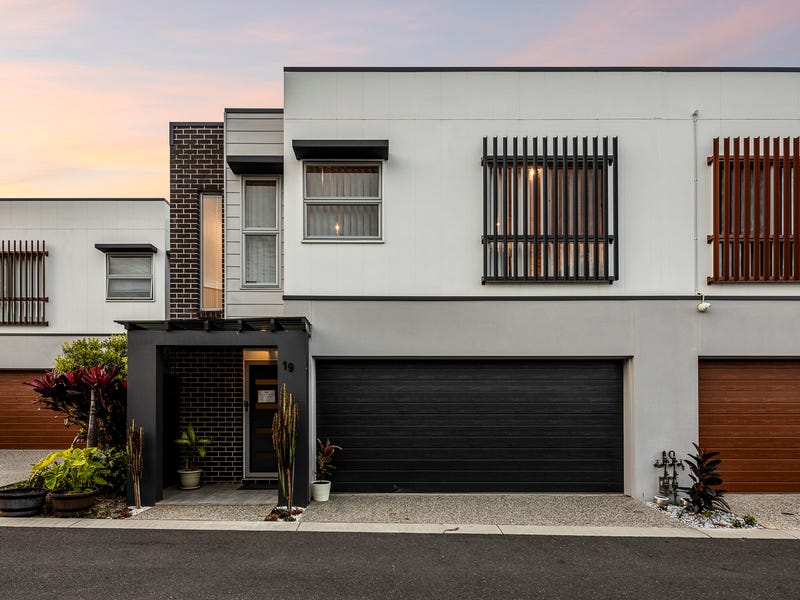 Real Estate & Property for Sale in Esplanade W, Port Melbourne, VIC