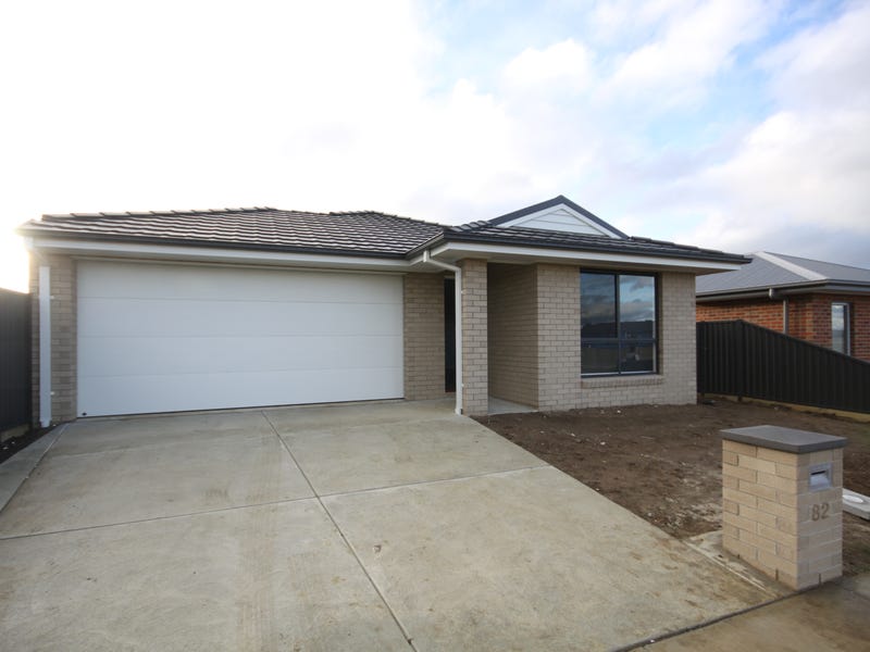 82 Cinnamon Drive, Lake Gardens, VIC 3355