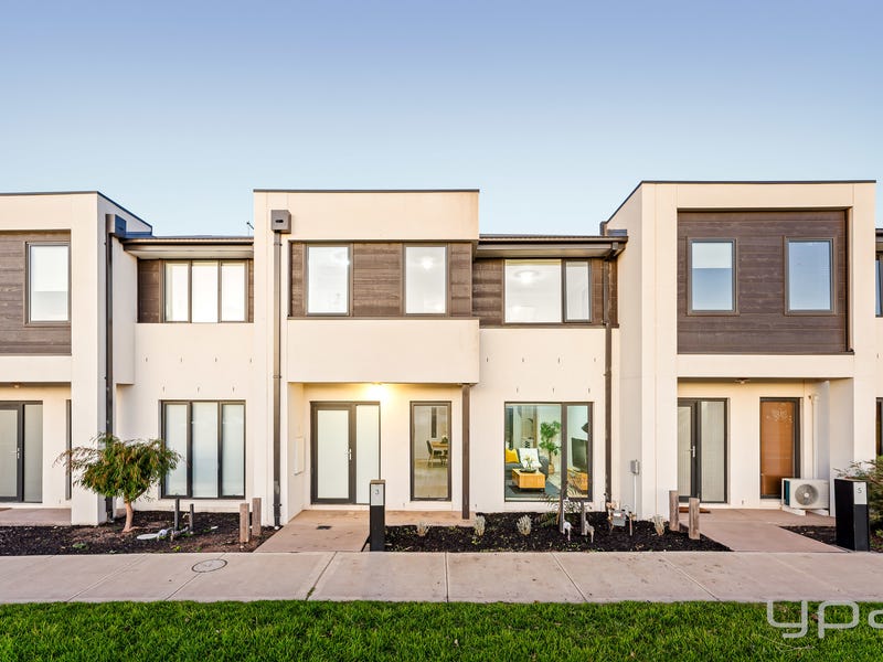 Sold Property Prices & Auction Results in The Pkwy, Bradbury, NSW 2560
