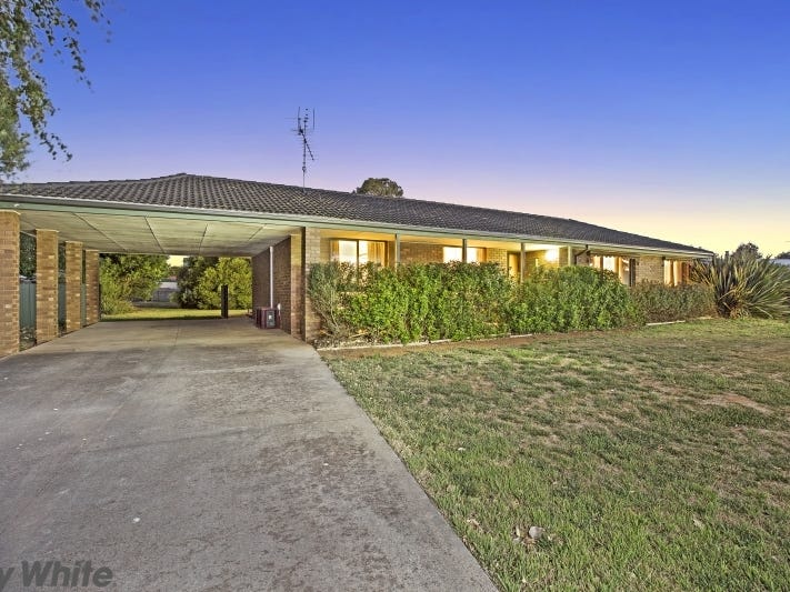 8 Clifton Drive, Lancefield, Vic 3435 Property Details