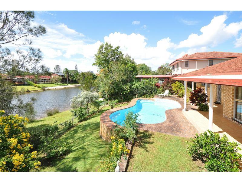 11 Kingfisher Cres, Burleigh Waters, QLD 4220