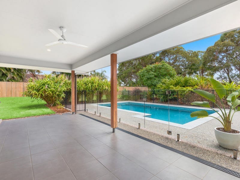 24 Garden Drive, Urangan, QLD 4655