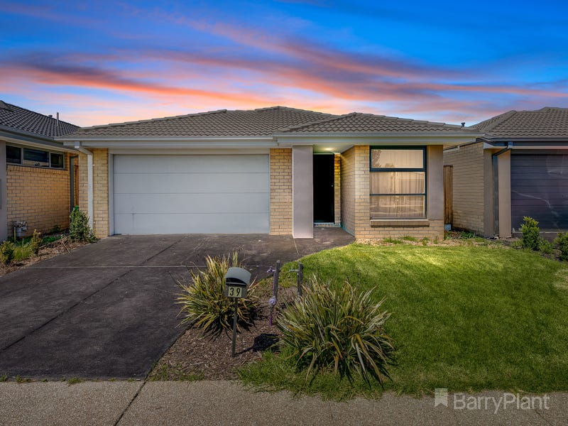 39 Caversham Drive, Pakenham, VIC 3810